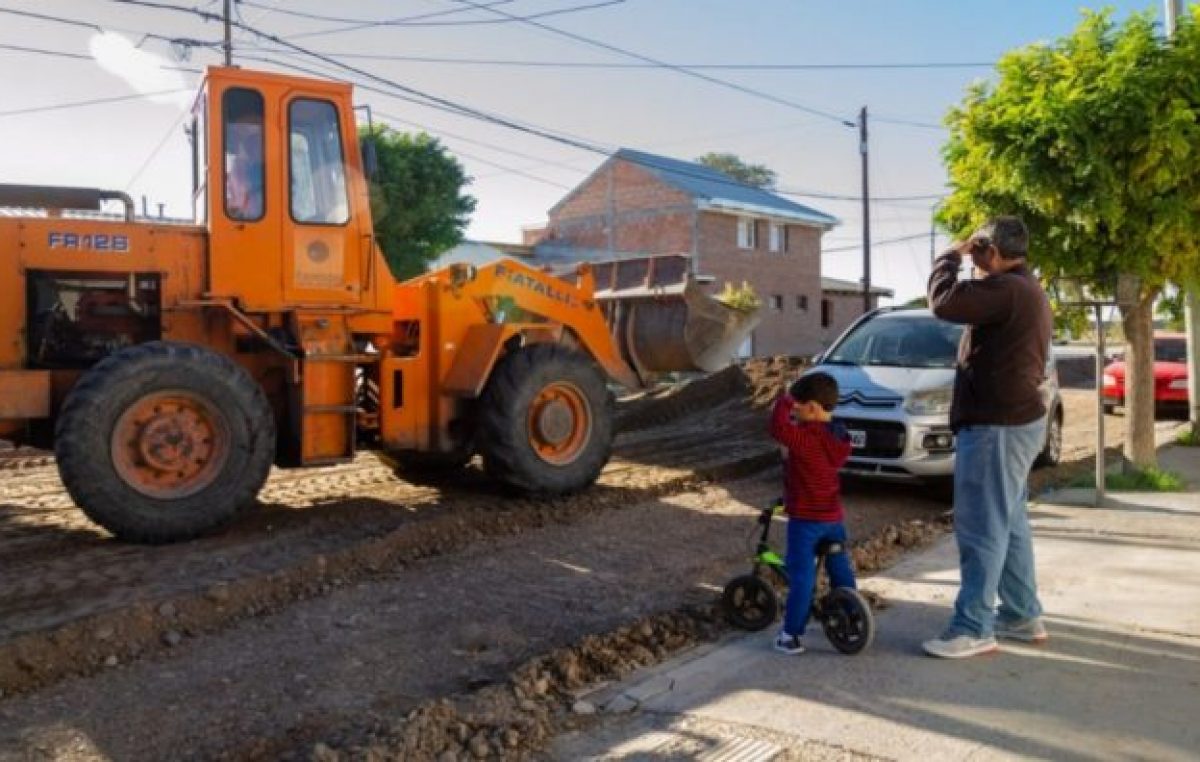 Avanza la primera obra de pavimentado por consorcio en Rawson