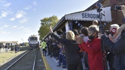 Serodino recibió al tren, subieron 33 pasajeros y el sueño se hizo realidad