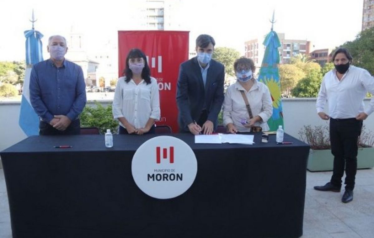 Morón: Ghi firmó un acuerdo con sindicatos para aumentar los beneficios del personal municipal
