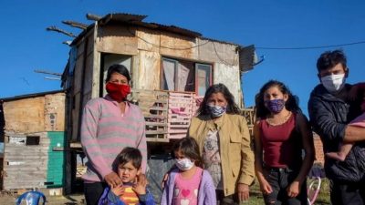 El 45% de los argentinos son pobres y hay otro 20% que está al borde de serlo