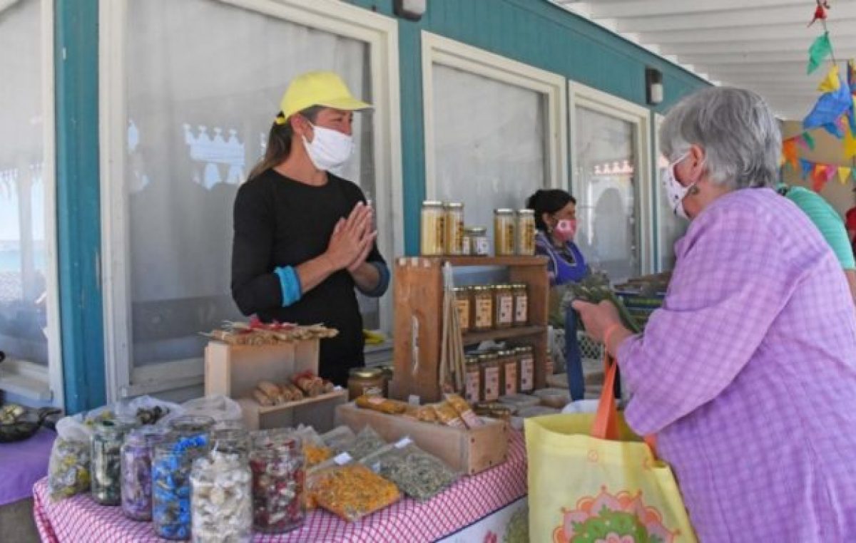 En la feria del barrio Perón de Madryn trabajan 450 puestos de vendedores y productores