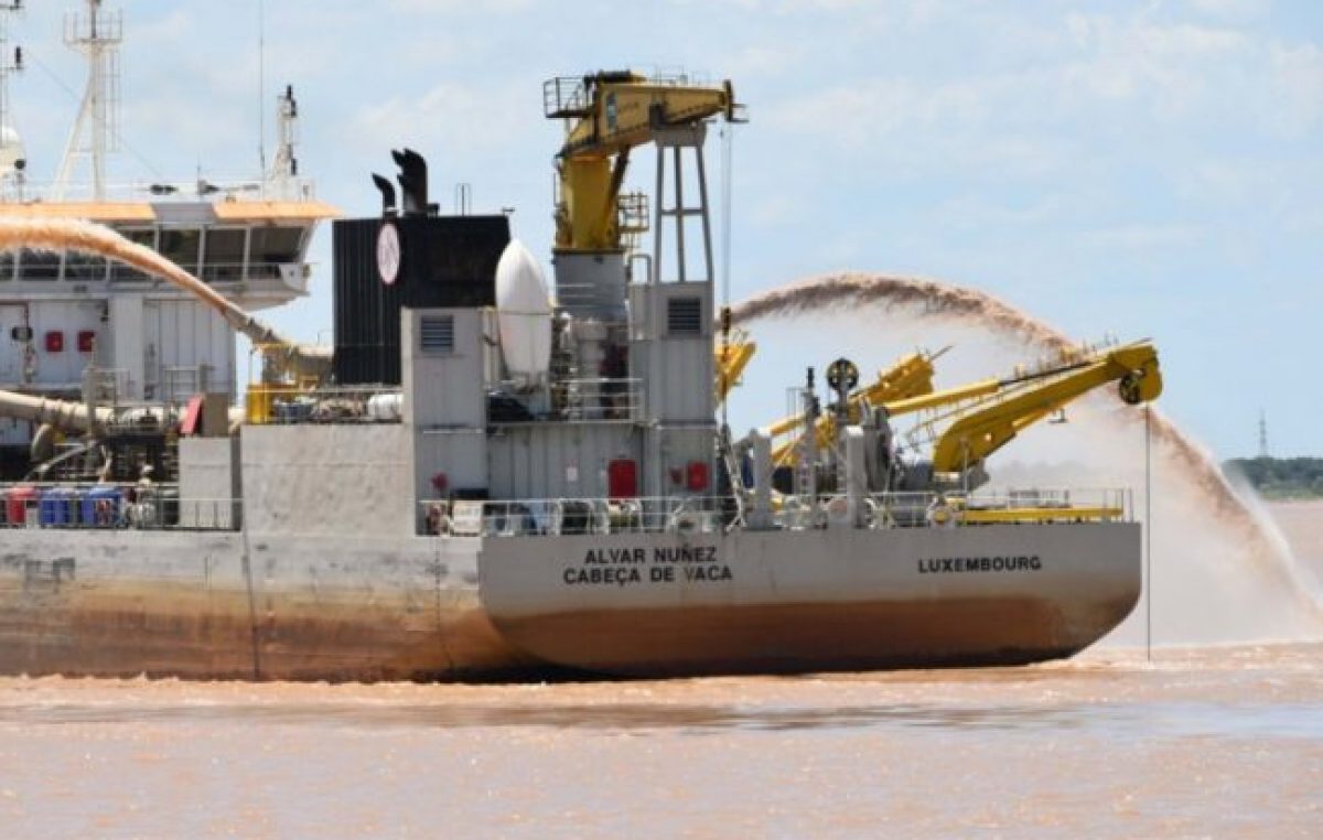 Noticias del Paraná: de dragas, puertos y belgas