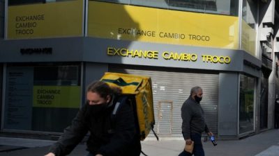 En el recinto de la Bolsa de Comercio hay fiesta