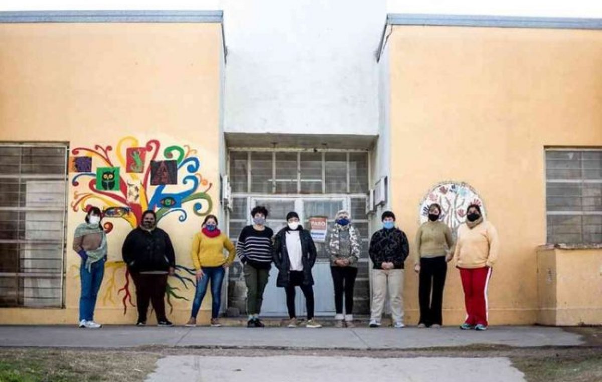 Una cooperativa rafaelina, la primera del país que confecciona los barbijos del Conicet