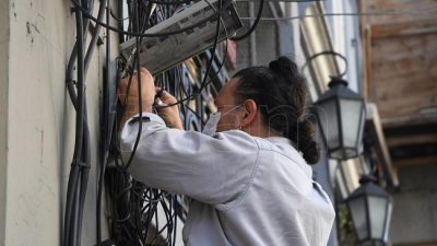 El índice de desocupación bajó al 10,2% al término del primer trimestre