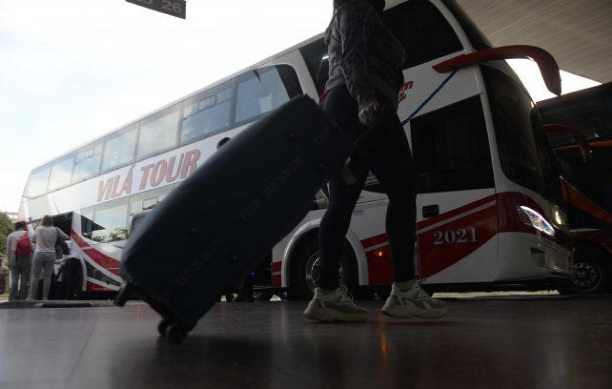 Avanza el proyecto para formalizar el trabajo de los maleteros de la Terminal de Rosario