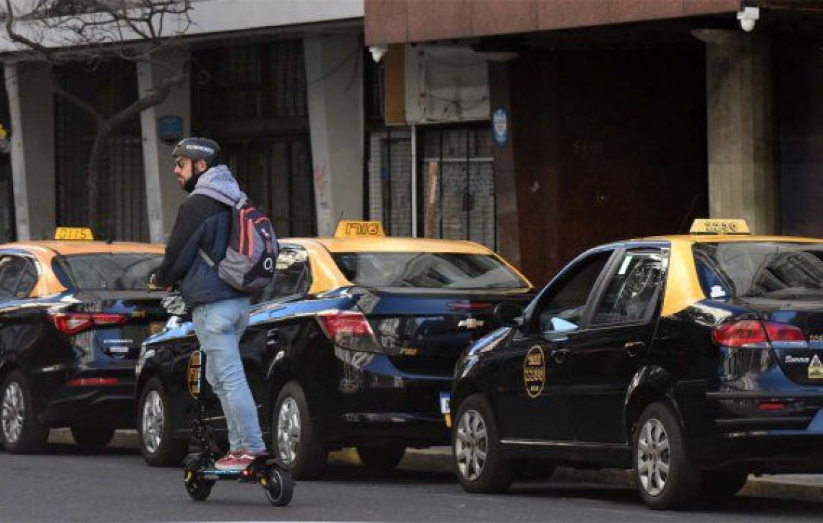 Los taxistas rosarinos quieren que la Intendencia pueda fijar aumentos de la tarifa