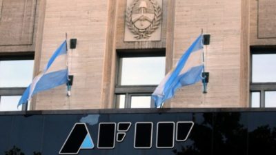 Plata para los sueldos que terminó en el dólar
