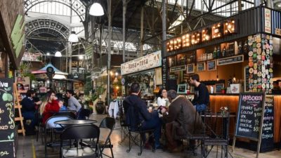 El Viejo Mercado de San Telmo, un sitio para pasear y degustar comidas de todo el mundo