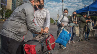 A ganarle al frío, la campaña de las organizaciones sociales que logró juntar 100 mil prendas de abrigo en todo el país