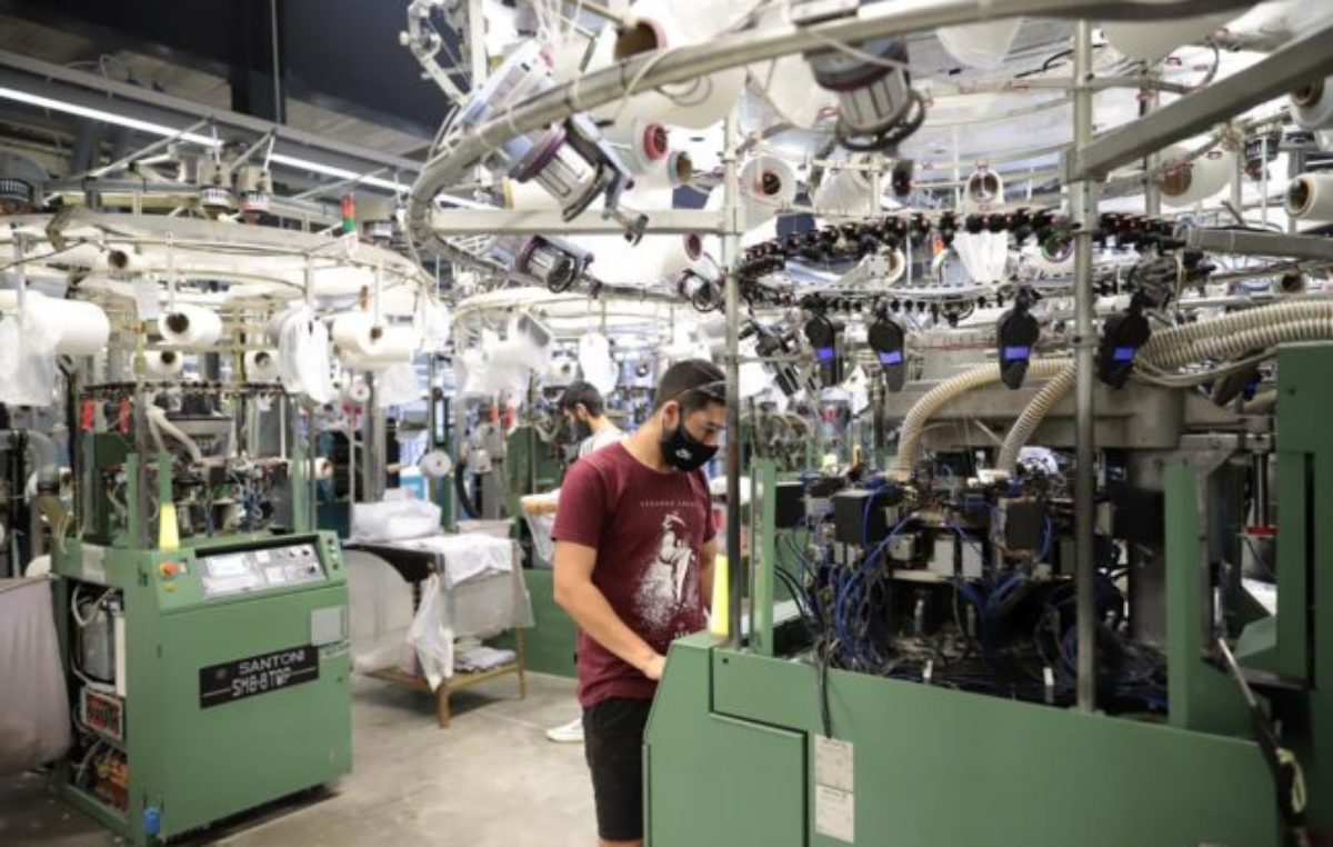 La producción industrial modera su recuperación