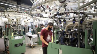 La producción industrial modera su recuperación