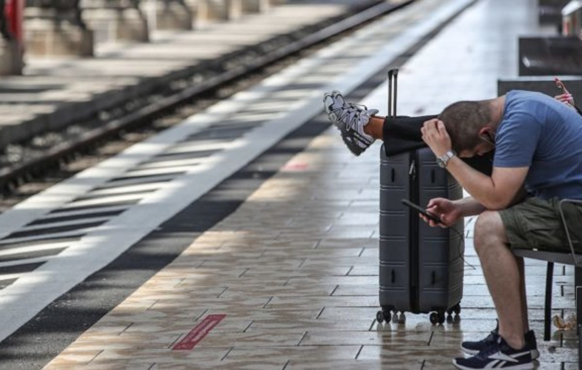 Alemania: contundente huelga de los conductores de trenes dejó varados a miles de viajeros