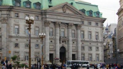 El banco que debió atender a 10 millones de pobres