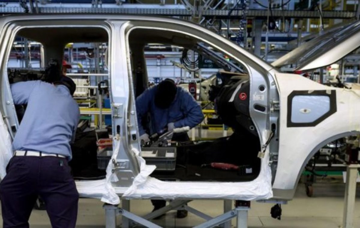 En primeros siete meses del año la industria creció 19,3% interanual y 5,3% sobre 2019