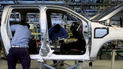 En primeros siete meses del año la industria creció 19,3% interanual y 5,3% sobre 2019