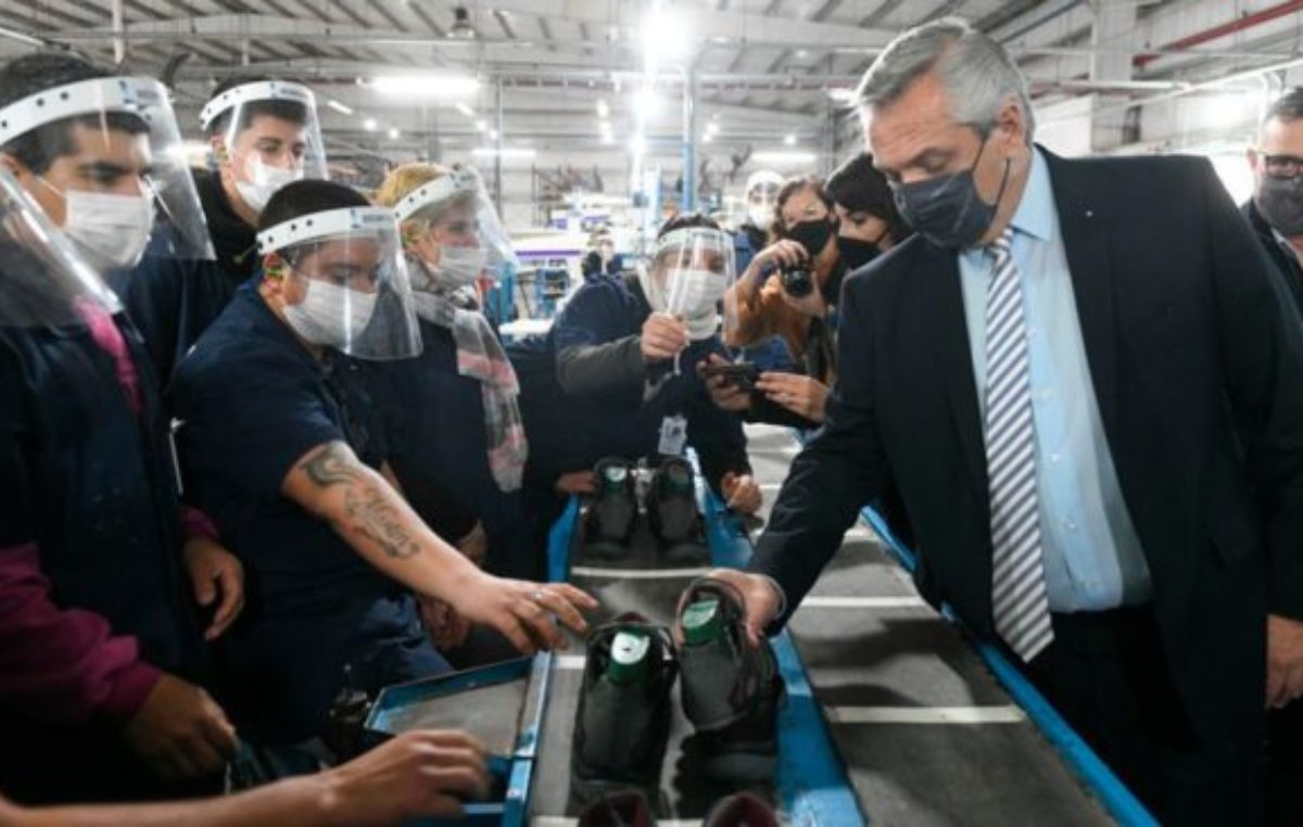 Dura crítica de Fernández a la política industrial que rigió durante el gobierno de Macri