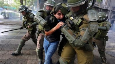 Chile: Proponen refundar Carabineros, la cuestionada fuerza policial acusada de abusos y excesos