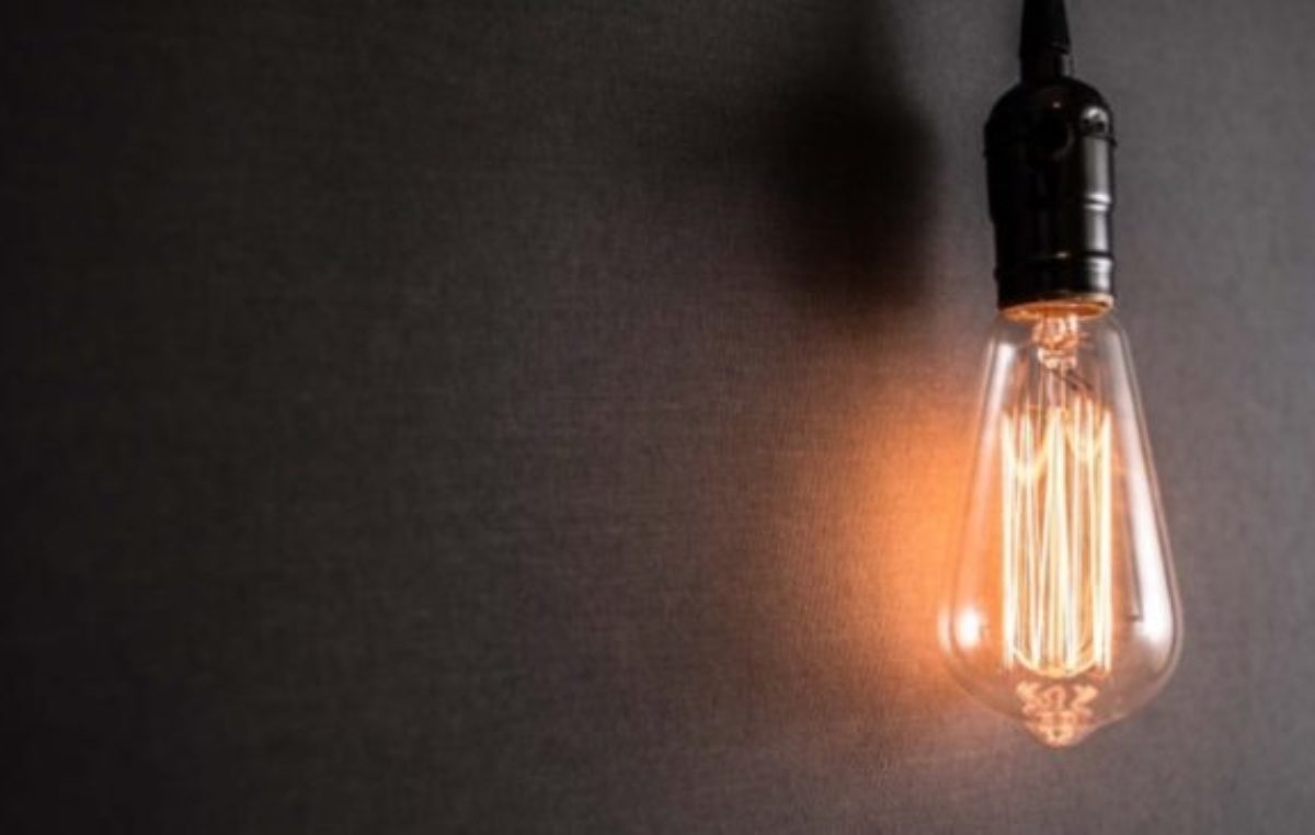 Triste récord en España: la luz ya cuesta 216 euros por megavatio hora