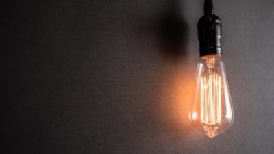 Triste récord en España: la luz ya cuesta 216 euros por megavatio hora