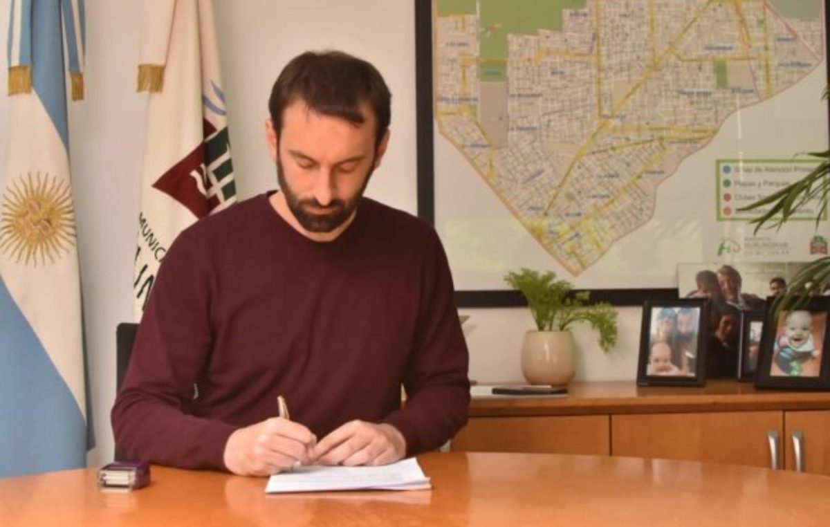 El intendente de Hurlingham anunció un aumento del 10% para trabajadores municipales, un bono de 5 mil pesos y el retorno a la presencialidad