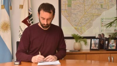 El intendente de Hurlingham anunció un aumento del 10% para trabajadores municipales, un bono de 5 mil pesos y el retorno a la presencialidad