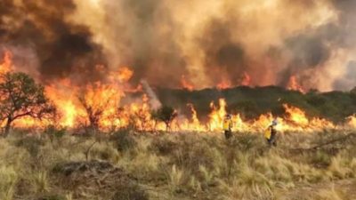 Incendios en el norte cordobés: el fuego avanza y hubo evacuados en Caminiaga y San Pedro Norte