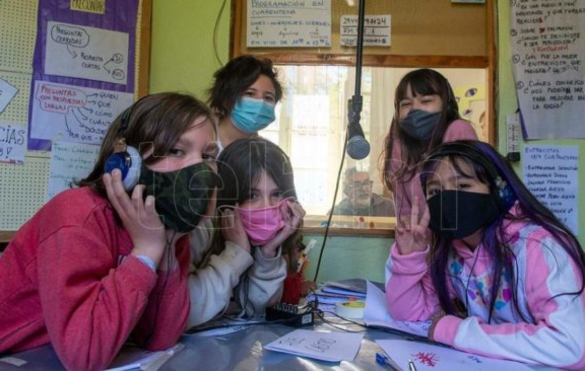 La voz de los estudiantes y su comunidad sale «al aire» en cientos de radios escolares del país