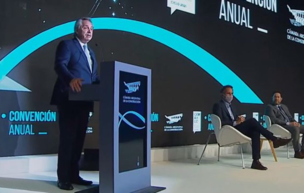 Fernández: «De acá a fin de año tendremos en ejecución más de 100.000 viviendas»