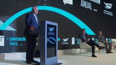 Fernández: «De acá a fin de año tendremos en ejecución más de 100.000 viviendas»