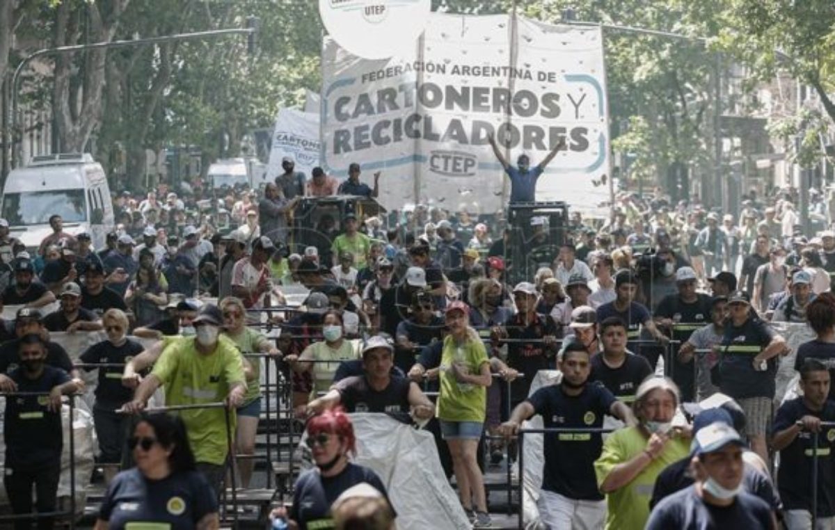 Masiva marcha de cartoneros al Congreso en apoyo a la Ley de Envases con Inclusión Social