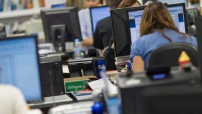 La Argentina es una gran «fábrica» de empleo público, según cifras oficiales