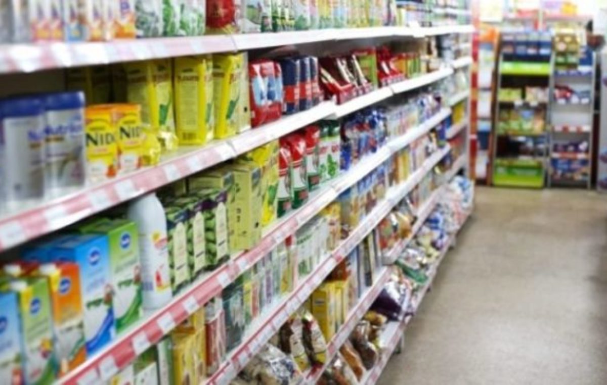 Representantes del sector minorista y de los productores alimenticios, a favor de frenar los precios