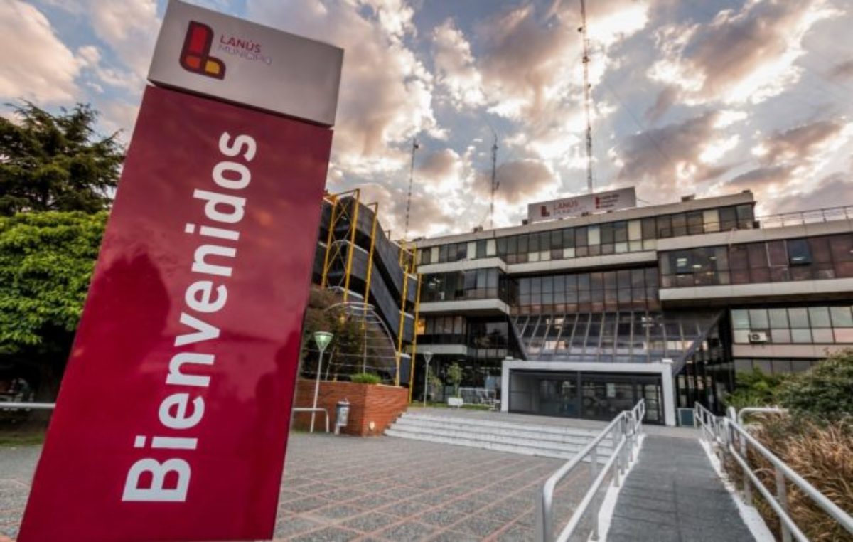 Municipales de Lanús marchan hacia la comuna para exigir aumento salarial del 12%