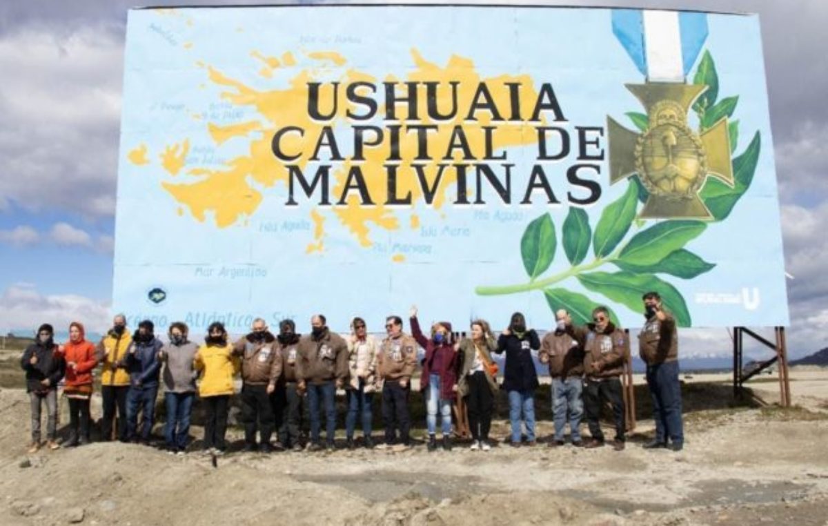 Ushuaia: Inauguraron un nuevo cartel de reafirmación de los derechos soberanos sobre Malvinas