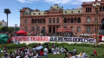 “Creamos trabajo, queremos derechos”, movimientos sociales exponen sus producciones en Plaza de Mayo