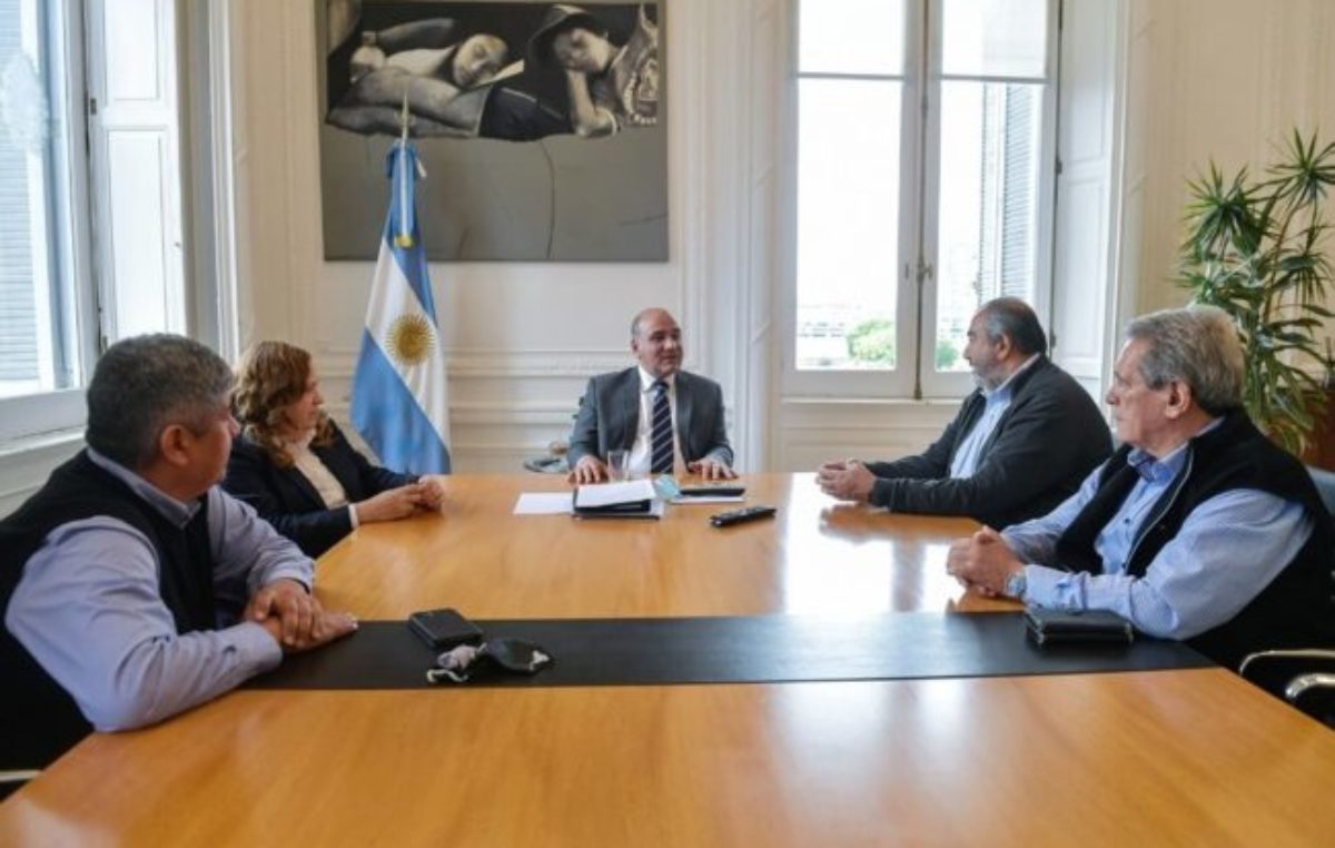 Acto por el Día de la Militancia: Manzur recibió el apoyo de intendentes y la CGT