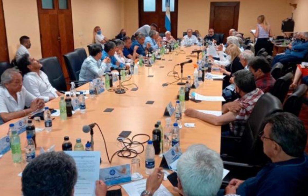 La CGT renueva su conducción, incorpora a la mujer y negocia contrarreloj la integración de la lista
