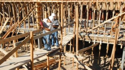 El Ministerio de Economía remarcó que la construcción genera el doble de empleos