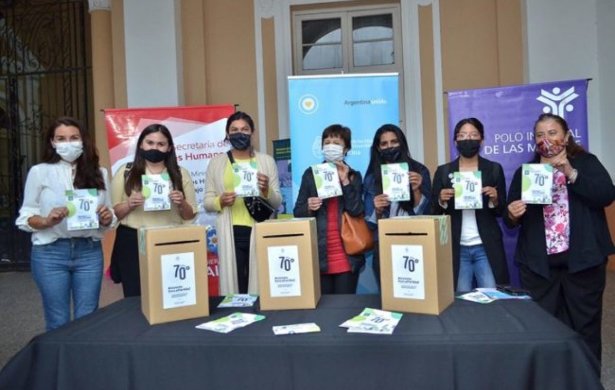 ¡Mujeres, a las urnas y a las bancas!