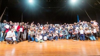 El intendente de Ushuaia encabezó el acto de pase a planta permanente de 100 agentes municipales