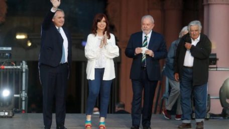 Una multitud para sostener lo básico 