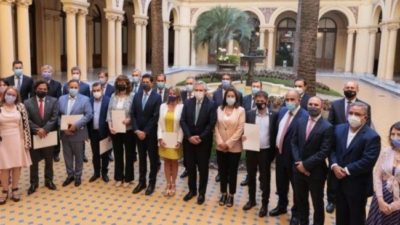 El gobierno argentino firmó con 23 provincias el «consenso fiscal»