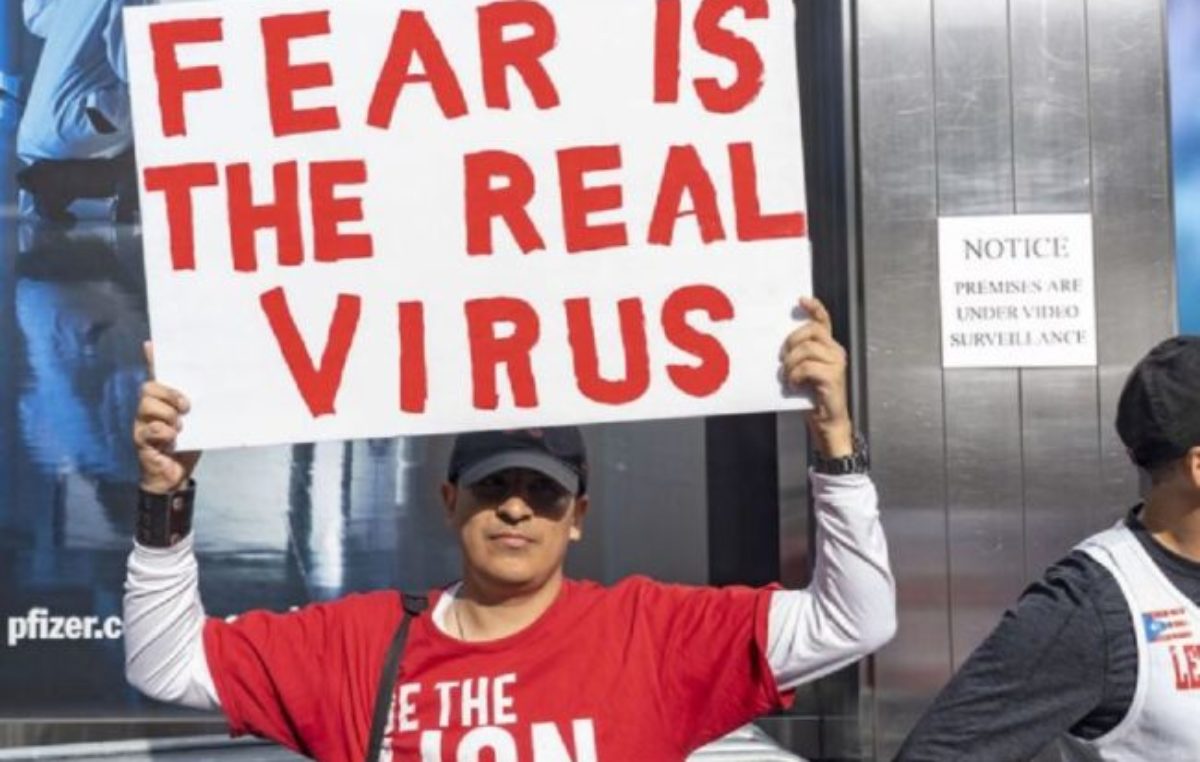 Nueva York empieza a exigir a empleadores que prohíban el ingreso de trabajadores no vacunados