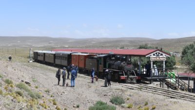 La Trochita volvió a surcar la Patagonia y deslumbró a turistas de todo el país