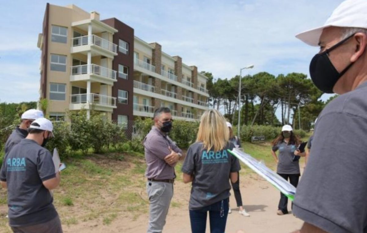 ARBA descubrió en Pinamar y Cariló más de 100 casas y edificios de lujo que figuraban como baldíos