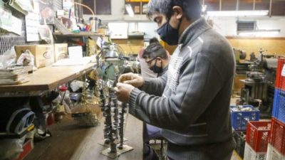 Los salarios crecieron 3,9% en noviembre y le ganaron a la inflación por quinto mes consecutivo