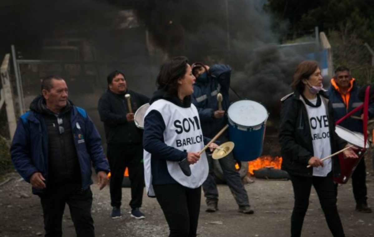 Trabajadores municipales de Bariloche cortaron el ingreso al Vertedero