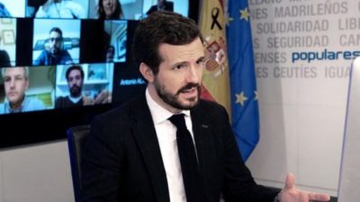 El líder del PP está en la cuerda floja por la pelea interna con la presidenta de Madrid