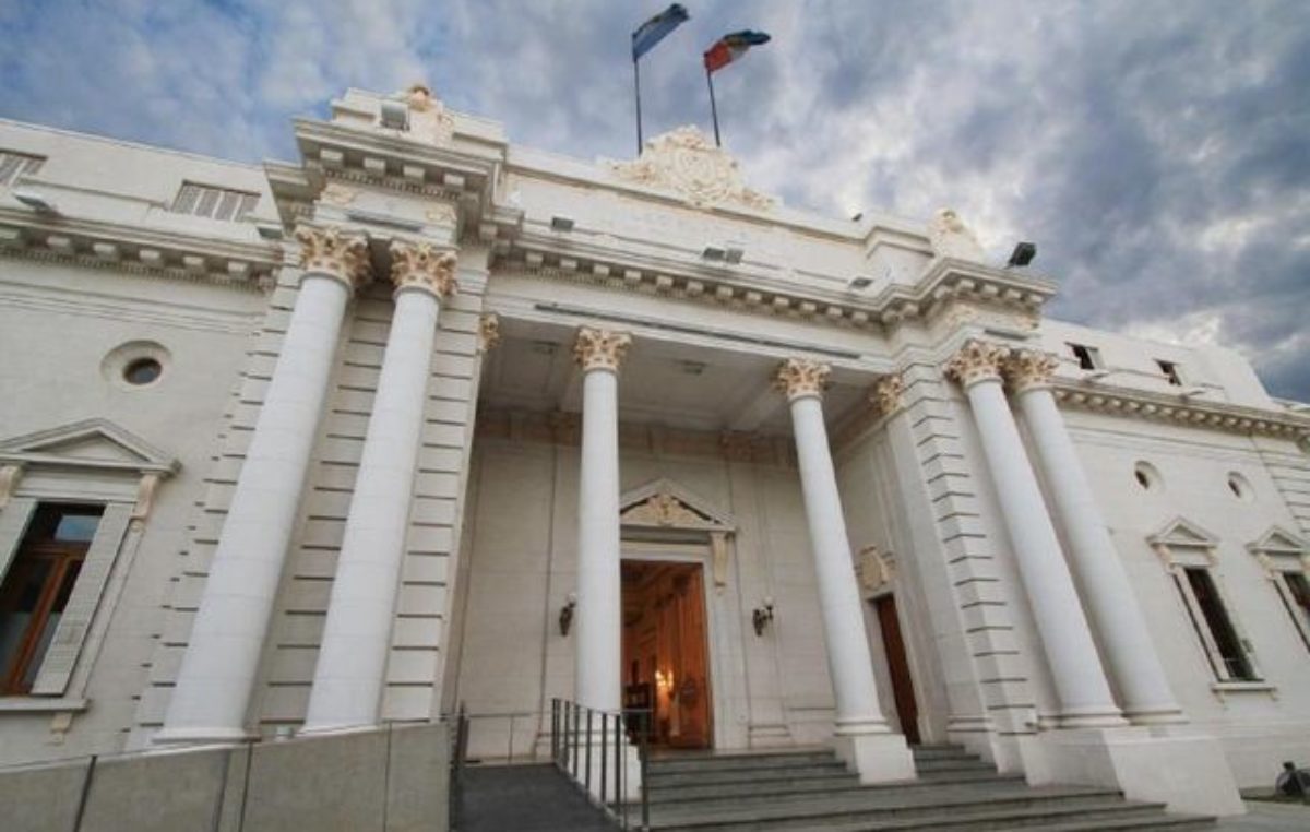 El peronismo santafesino fustigó a la oposición por la falta de presupuesto en la provincia